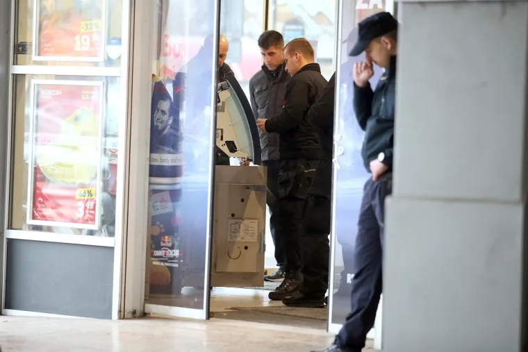 U Super Konzumu u &Scaron;panskom opljačkan bankomat
