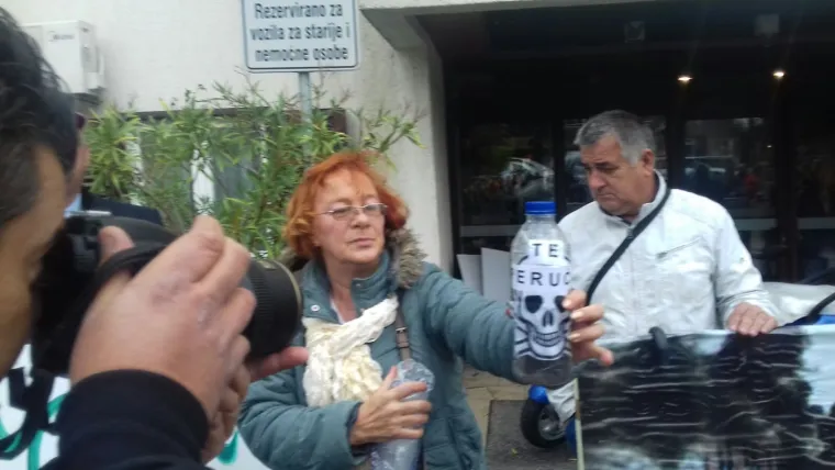 Prosvjed članova inicijative 'Ne daj se Cetino' uoči sjednice Županijske skup&scaron;tine