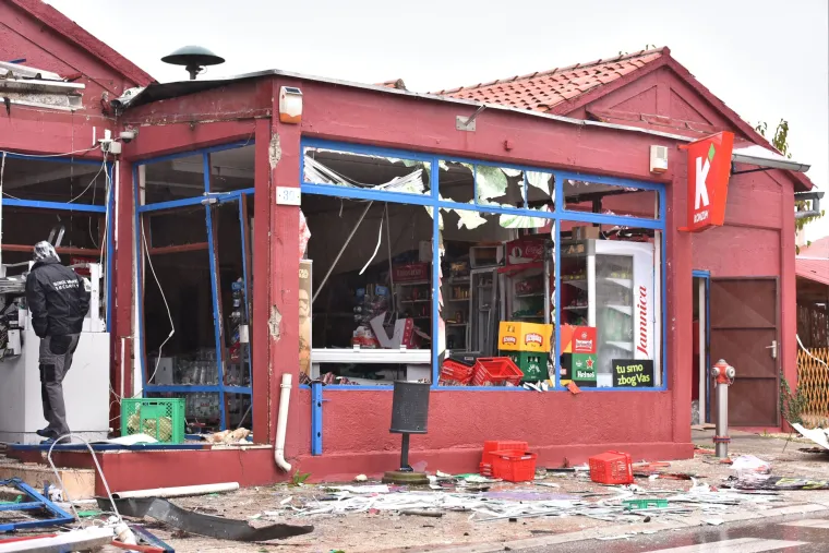 Kakvi 'genijalci': zbog bankomata u zrak dignuli poslovnicu Konzuma i napravili ogromnu &scaron;tetu