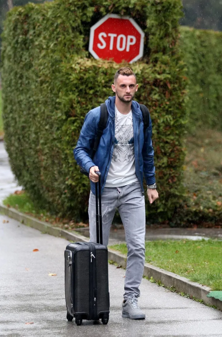 BOLJE DA SU POKISLI SAD NEGO NAKON UTAKMICE: Ki&scaron;a dopratila Vatrene na okupljanje za susrete protiv Grčke