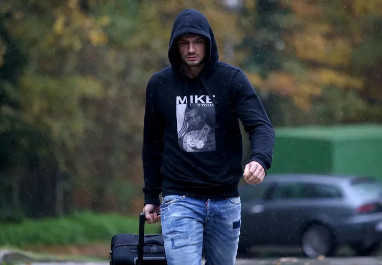 BOLJE DA SU POKISLI SAD NEGO NAKON UTAKMICE: Ki&scaron;a dopratila Vatrene na okupljanje za susrete protiv Grčke