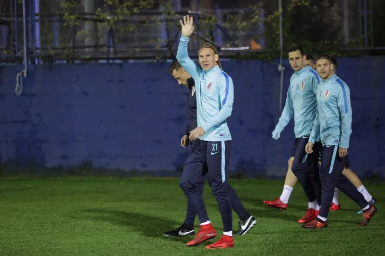 NI KI&Scaron;A NIJE ZAUSTAVILA NAVIJAČE: Hrvatska reprezentacija odradila prvi trening pred 300 gledatelja