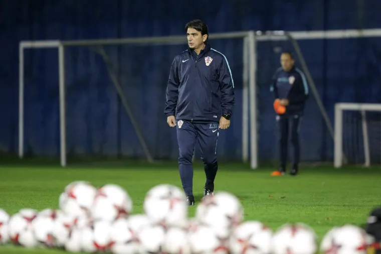 NI KI&Scaron;A NIJE ZAUSTAVILA NAVIJAČE: Hrvatska reprezentacija odradila prvi trening pred 300 gledatelja