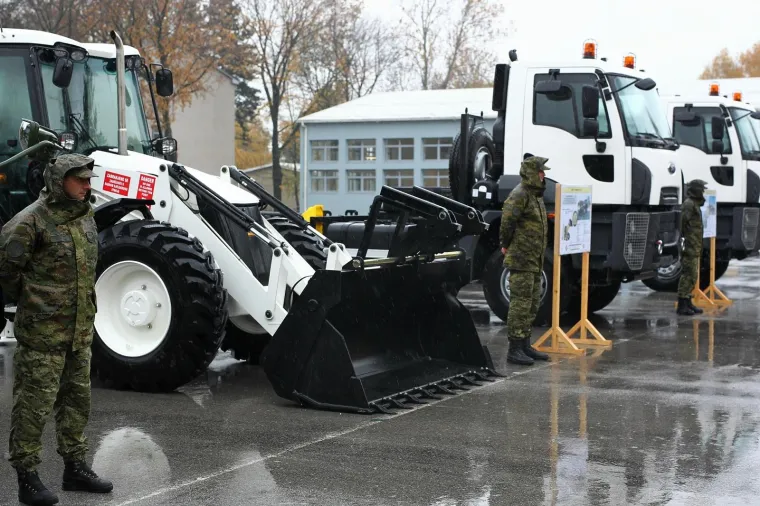 SAD DONIRAO HV-u VRIJEDNU OPREMU:  Utovarivač, dva teretna motorna vozila i dva sustava za proči&scaron;ćavanje vode vrijedni 1,5 milijuna dolara