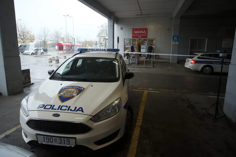 PLJAČKA BANKOMATA U ŠPANSKOM: Lopov otvorio bankomat u trgovačkom centru, no ništa nije odnio