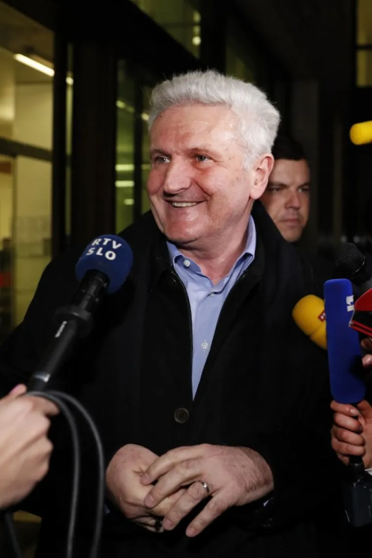 NAJNOVIJE FOTOGRAFIJE IVICE TODORIĆA: S velikim osmijehom biv&scaron;i &scaron;ef Agrokora iza&scaron;ao iz zgrade suda
