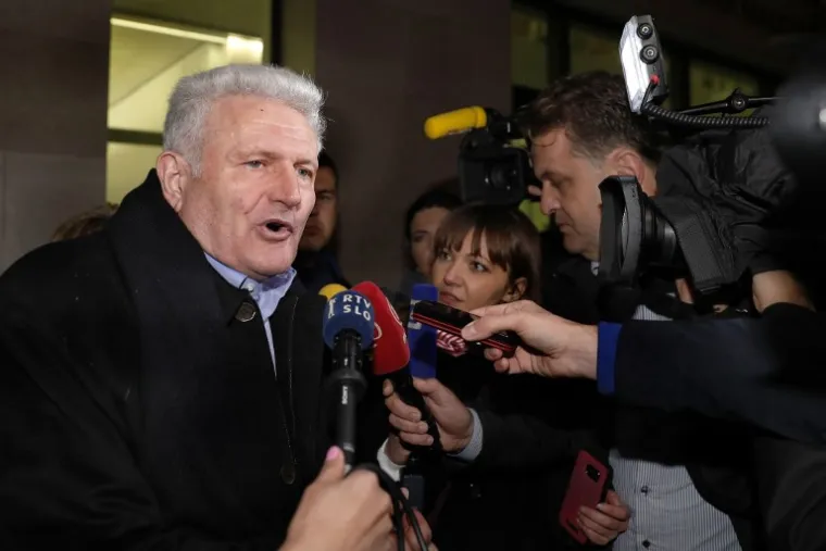 NAJNOVIJE FOTOGRAFIJE IVICE TODORIĆA: S velikim osmijehom biv&scaron;i &scaron;ef Agrokora iza&scaron;ao iz zgrade suda