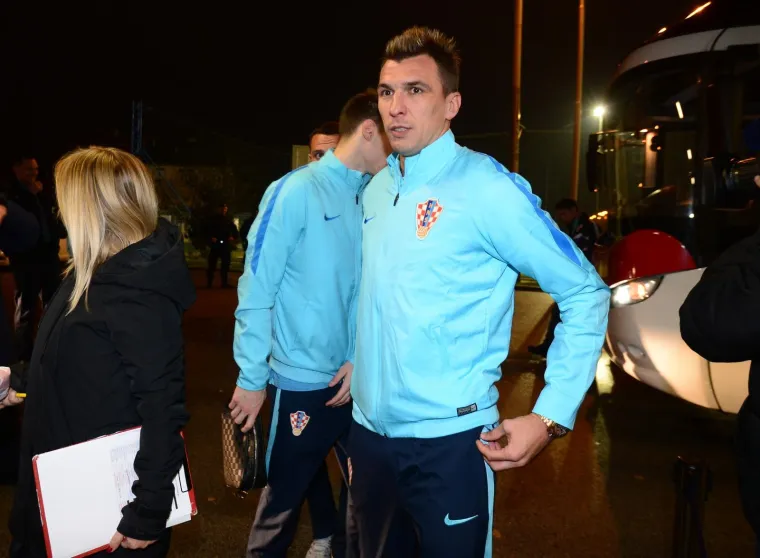 07.11.2017., stadion Maksimir, Zagreb - Dolazak igraca na trening hrvatske nogometne reprezentacije uoci kvalifikacijske utakmice protiv Grcke za odlazak na SP u Rusiju. Mario Mandzukic. 
Photo: Marko Prpic/PIXSELL