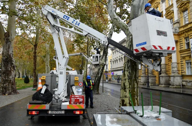 POČELO UKRA&Scaron;AVANJE ZAGREBAČKIH ULICA: Najbolja europska adventska destinacija ni&scaron;ta ne prepu&scaron;ta slučaju