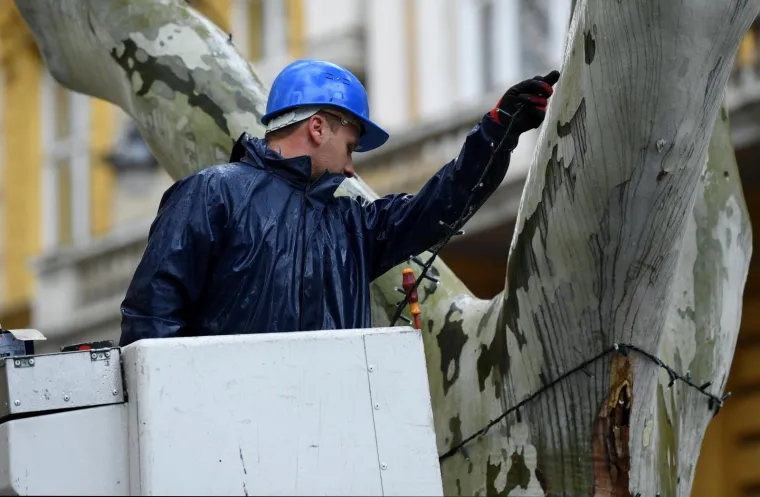 POČELO UKRA&Scaron;AVANJE ZAGREBAČKIH ULICA: Najbolja europska adventska destinacija ni&scaron;ta ne prepu&scaron;ta slučaju