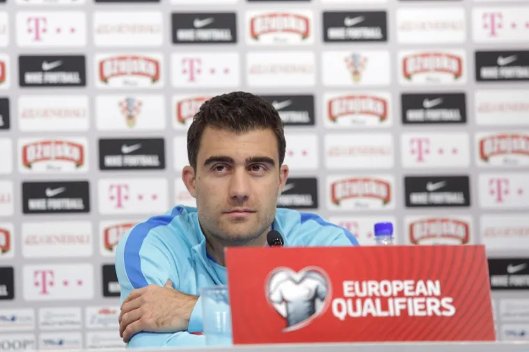 GRCI DOPUTOVALI U ZAGREB: Izbornik Skibbe i Sokratis stali pred novinare