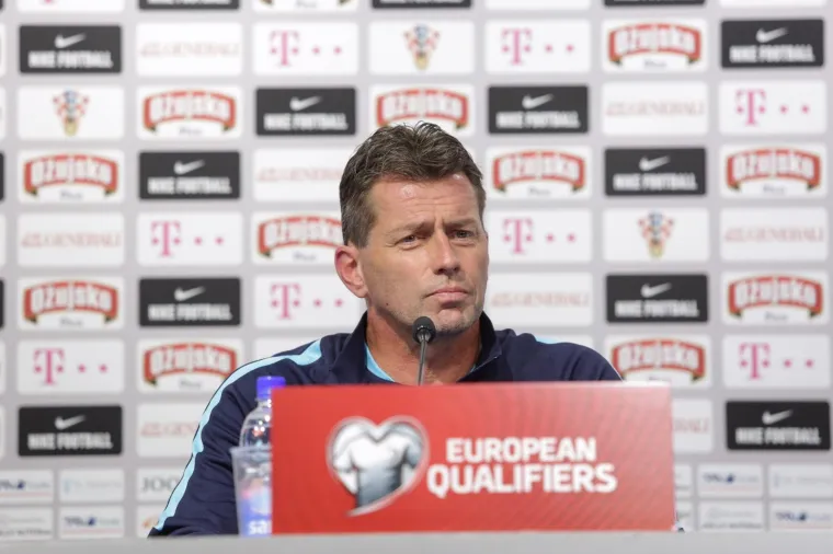 GRCI DOPUTOVALI U ZAGREB: Izbornik Skibbe i Sokratis stali pred novinare