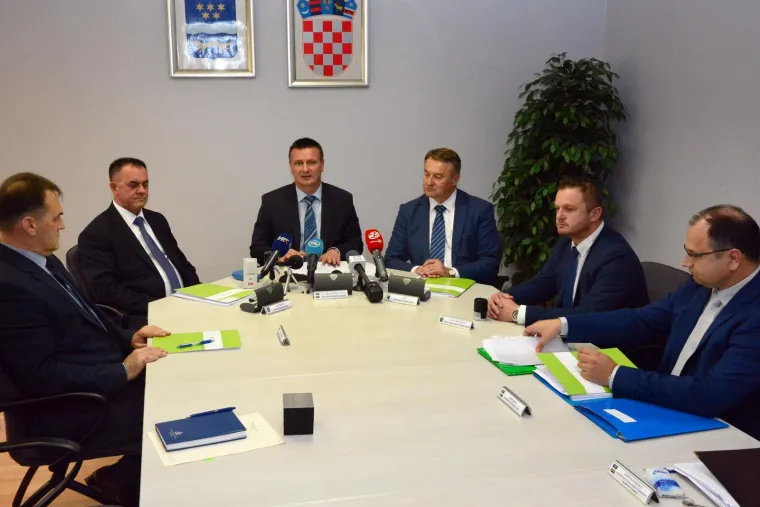 NAPOKON POTPISAN DUGO OČEKIVANI SPORAZUM: Svoj potpis na dokument stavio i župan Toma&scaron;ević