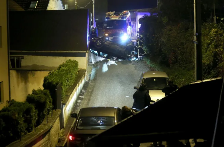 DRAMA U ZAGREBU: Stariji vozač izgubio nadzor nad automobilom i prevrnuo se na krov