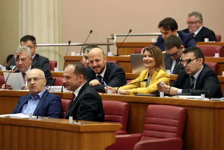 Aktualnim prijepodnevom započela je 6. sjednica Sabora.