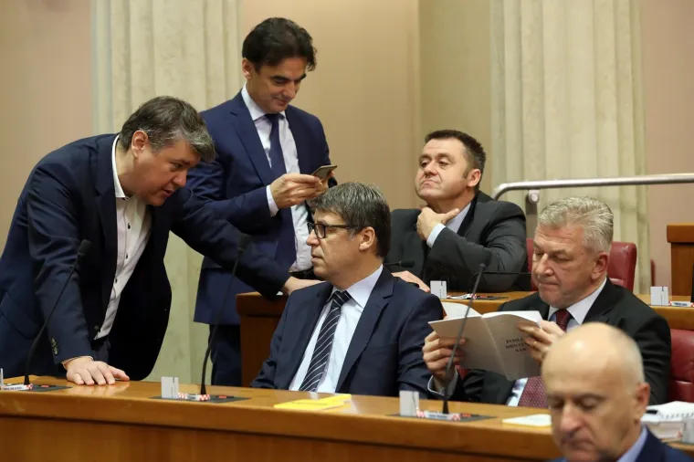 Aktualnim prijepodnevom započela je 6. sjednica Sabora.