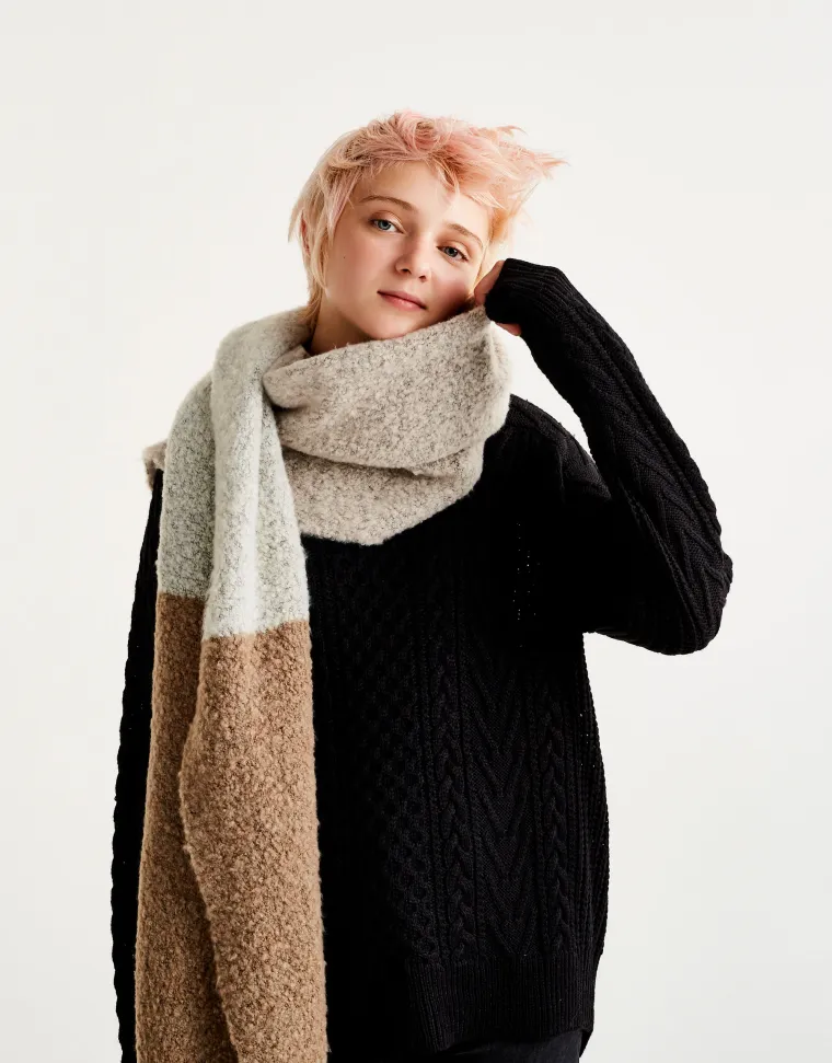 Mekani colour block &scaron;al, Pull&amp;Bear, 99,90 kuna