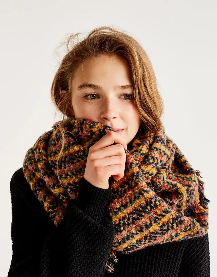 &Scaron;al s detaljima u vi&scaron;e boja, Pull&amp;Bear, 139,90 kuna