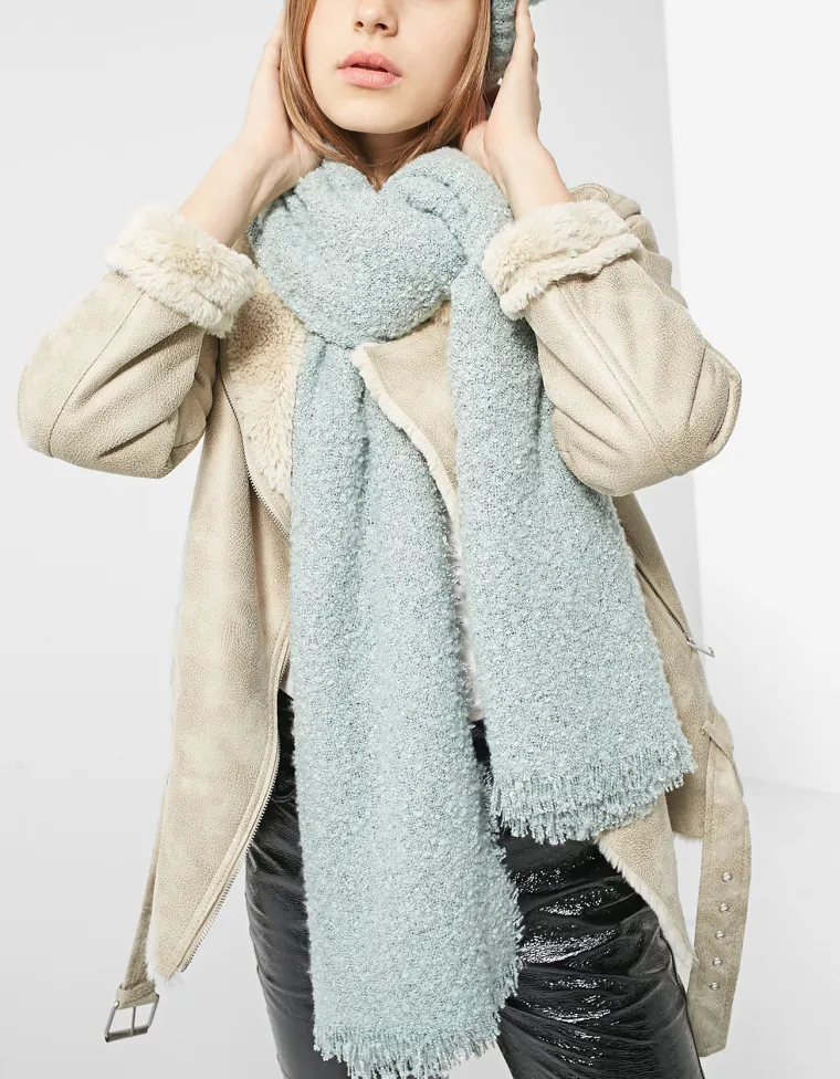 Mekani 'blanket' &scaron;al, Stradivarius, 99,90 kuna