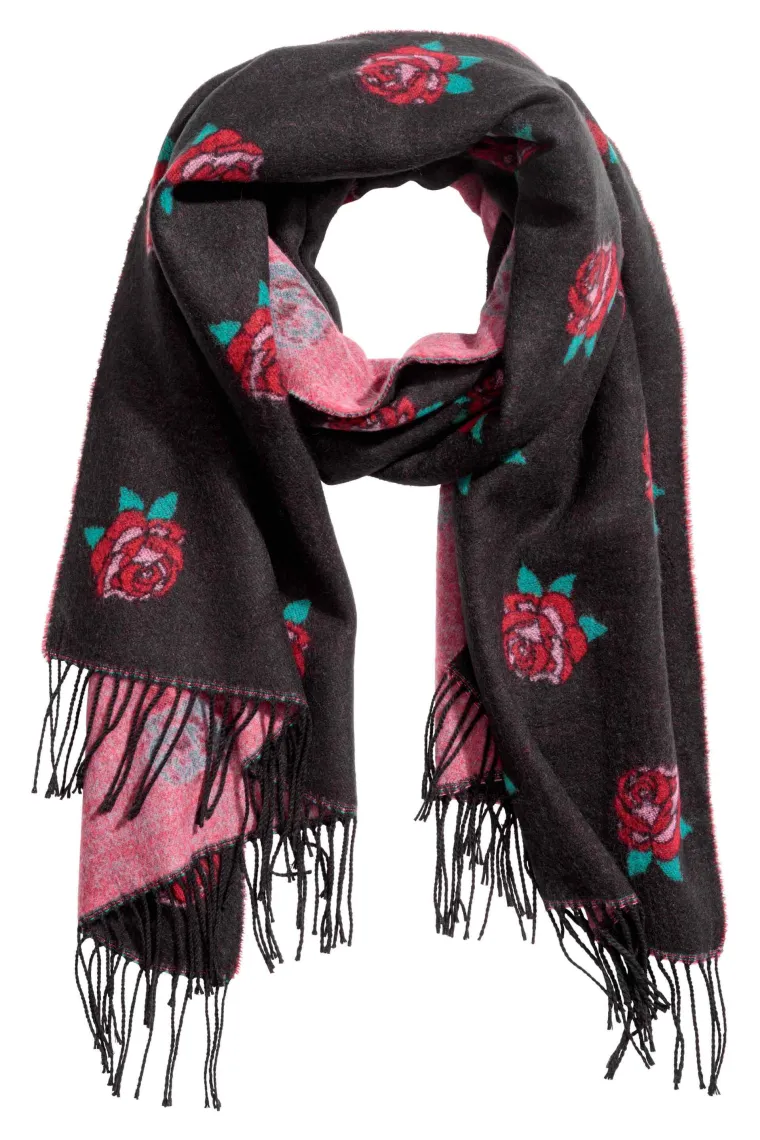 &Scaron;al s uzorkom ruža, H&amp;M, 150,52 kune