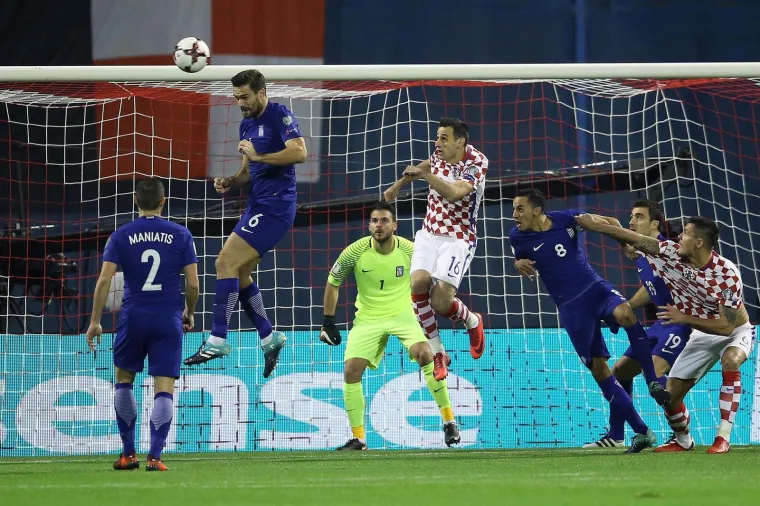 FOTOGRAFIJE NAJBOLJE DOKAZUJU KAKVA SE BORBA VODI: Uzbuđenja na utakmici Hrvatska - Grčka ima na pretek