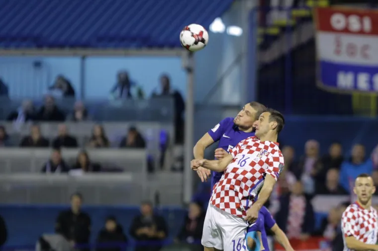 FOTOGRAFIJE NAJBOLJE DOKAZUJU KAKVA SE BORBA VODI: Uzbuđenja na utakmici Hrvatska - Grčka ima na pretek