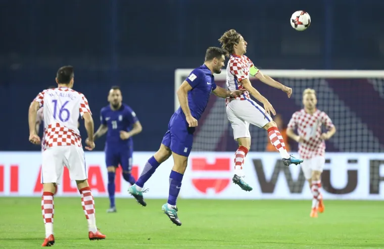 FOTOGRAFIJE NAJBOLJE DOKAZUJU KAKVA SE BORBA VODI: Uzbuđenja na utakmici Hrvatska - Grčka ima na pretek