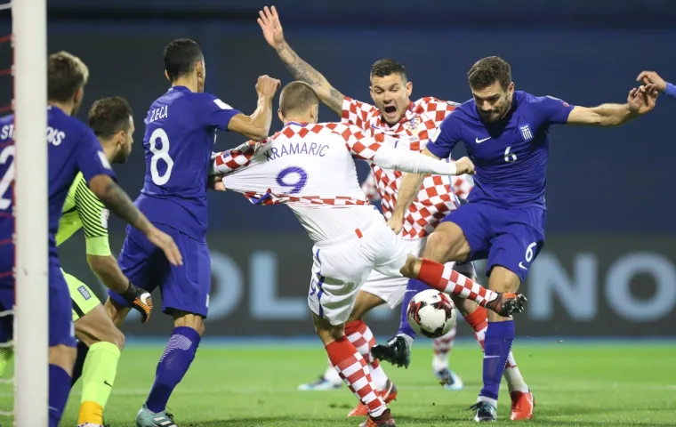 Hrvatska nogometna reprezentacija dočekala je Grčku u prvoj utakmici baraža kroz koji izabrane vrste poku&scaron;avaju dohvatiti svjetsku smotru kojoj je sljedeće godine domaćin Rusija. Ovo su detalji uzbudljive utakmice na stadionu Maksimir u Zagrebu.