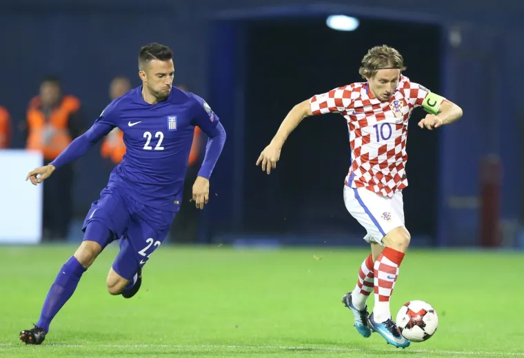 FOTOGRAFIJE NAJBOLJE DOKAZUJU KAKVA SE BORBA VODI: Uzbuđenja na utakmici Hrvatska - Grčka ima na pretek