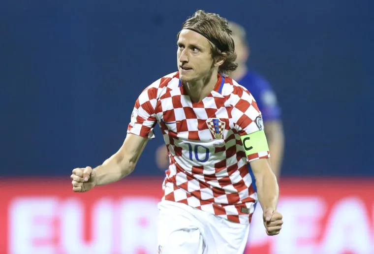 FOTOGRAFIJE NAJBOLJE DOKAZUJU KAKVA SE BORBA VODI: Uzbuđenja na utakmici Hrvatska - Grčka ima na pretek