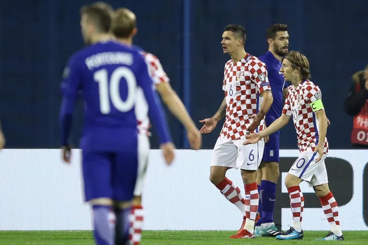 FOTOGRAFIJE NAJBOLJE DOKAZUJU KAKVA SE BORBA VODI: Uzbuđenja na utakmici Hrvatska - Grčka ima na pretek