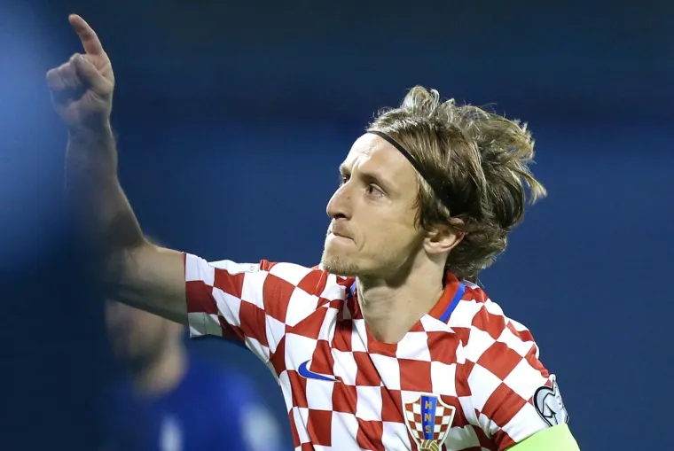 FOTOGRAFIJE NAJBOLJE DOKAZUJU KAKVA SE BORBA VODI: Uzbuđenja na utakmici Hrvatska - Grčka ima na pretek