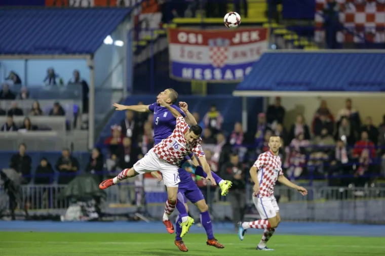 FOTOGRAFIJE NAJBOLJE DOKAZUJU KAKVA SE BORBA VODI: Uzbuđenja na utakmici Hrvatska - Grčka ima na pretek
