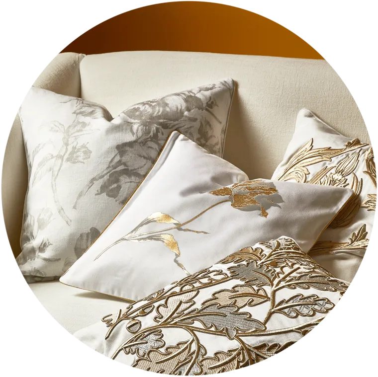 ...ali u sve su ubacili i komade s pokojim zlaćanim detaljom, da malo podigne ovu bijelu, zimsku priču.