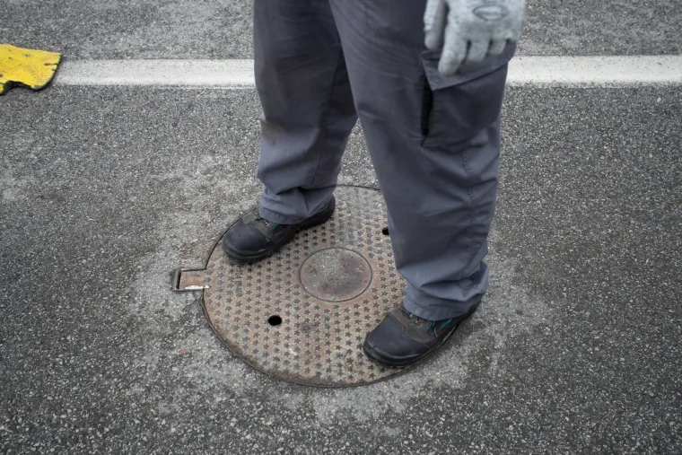 Bandić okružen suradnicima nadgledao reparaciju &scaron;ahtova u naselju Brezovica
