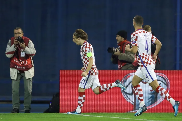 Maksimir je gorio: pogledajte scene razdraganih igrača i navijača nakon spektakularne pobjede nad Grčkom