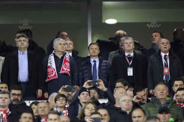 MAKSIMIRSKA LOŽA BILA JE PUNA DO POSLJEDNJEG MJESTA: Vatrene bodrili premijer Plenković, ministri, Horvatinčić...