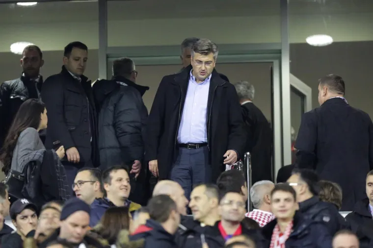 MAKSIMIRSKA LOŽA BILA JE PUNA DO POSLJEDNJEG MJESTA: Vatrene bodrili premijer Plenković, ministri, Horvatinčić...