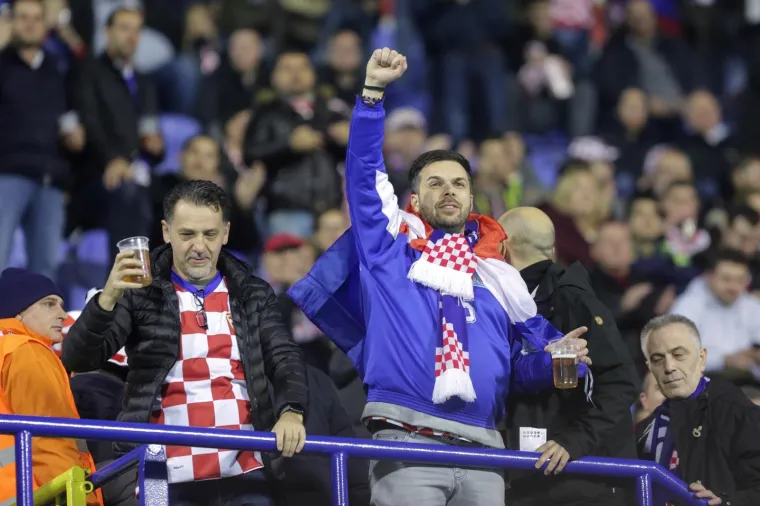 ONI MORAJU BITI DVANAESTI IGRAČ: Publika je ispunila tribine, ovakve fotografije s Maksimira već dugo niste vidjeli