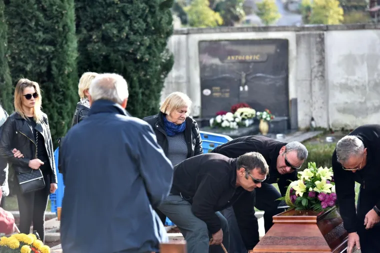 POKOPAN ČOVJEK KOJEGA JE TONY PREGAZIO: Nitko iz obitelji Cetinski nije se pojavio na sprovodu