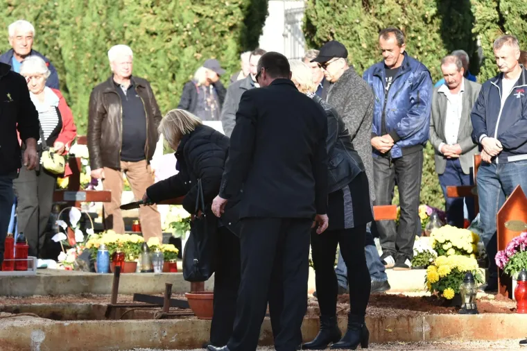 POKOPAN ČOVJEK KOJEGA JE TONY PREGAZIO: Nitko iz obitelji Cetinski nije se pojavio na sprovodu