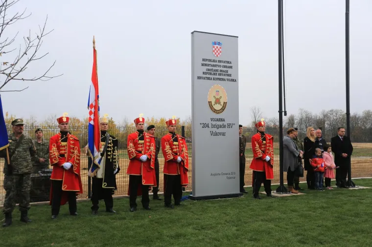 HRVATSKA VOJSKA VRATILA SE U VUKOVAR: Pogledajte kako je izgledalo svečano otvorenje vojarne