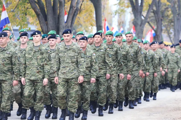 HRVATSKA VOJSKA VRATILA SE U VUKOVAR: Pogledajte kako je izgledalo svečano otvorenje vojarne