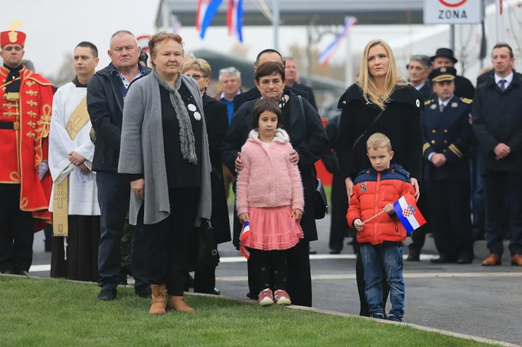 HRVATSKA VOJSKA VRATILA SE U VUKOVAR: Pogledajte kako je izgledalo svečano otvorenje vojarne