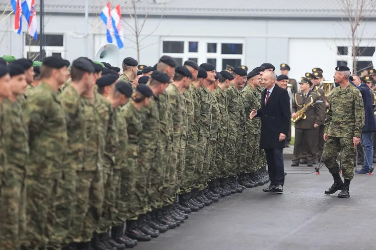 HRVATSKA VOJSKA VRATILA SE U VUKOVAR: Pogledajte kako je izgledalo svečano otvorenje vojarne