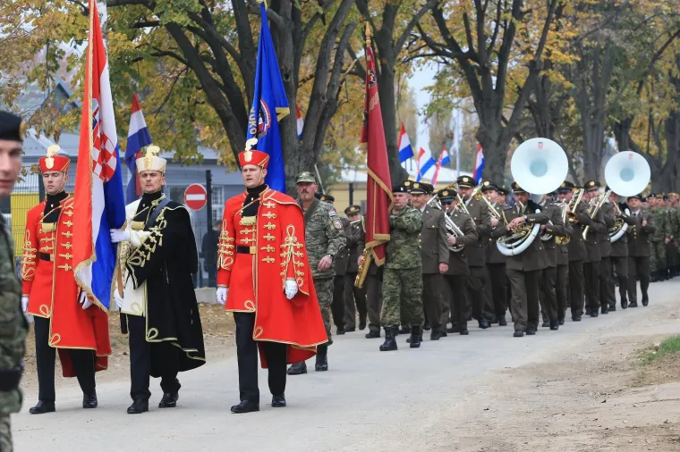 HRVATSKA VOJSKA VRATILA SE U VUKOVAR: Pogledajte kako je izgledalo svečano otvorenje vojarne