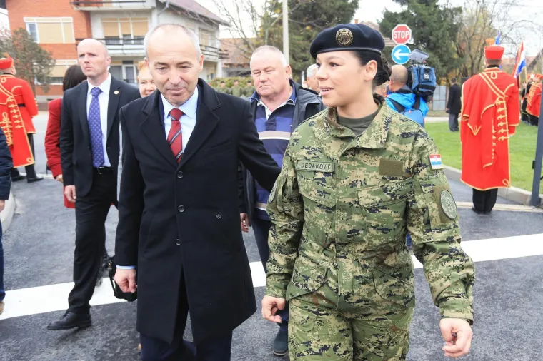 HRVATSKA VOJSKA VRATILA SE U VUKOVAR: Pogledajte kako je izgledalo svečano otvorenje vojarne