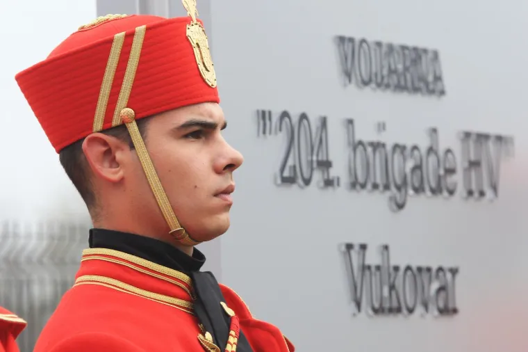 HRVATSKA VOJSKA VRATILA SE U VUKOVAR: Pogledajte kako je izgledalo svečano otvorenje vojarne