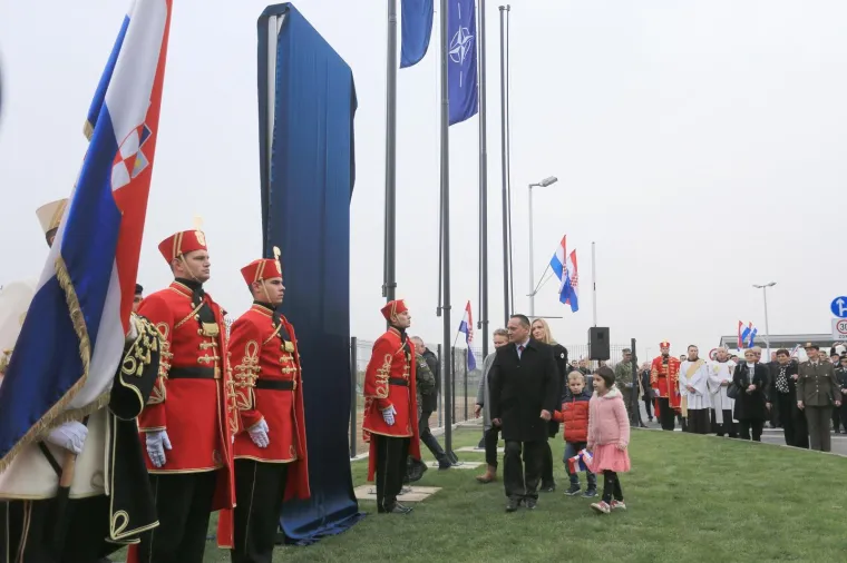 HRVATSKA VOJSKA VRATILA SE U VUKOVAR: Pogledajte kako je izgledalo svečano otvorenje vojarne