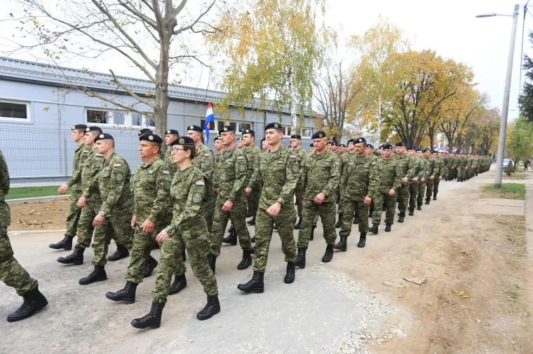 HRVATSKA VOJSKA VRATILA SE U VUKOVAR: Pogledajte kako je izgledalo svečano otvorenje vojarne
